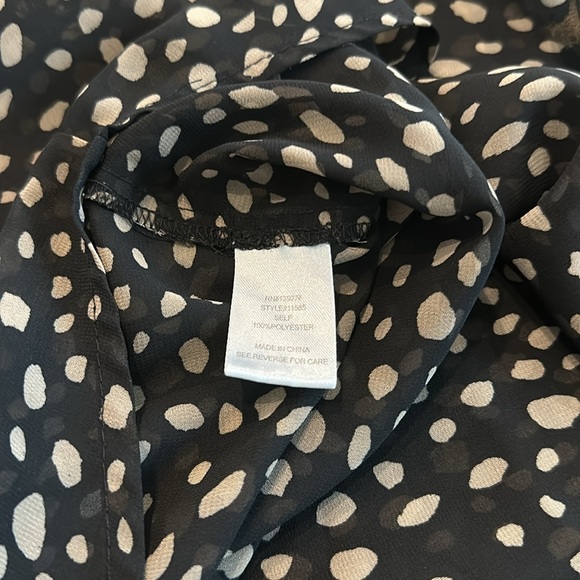 Daniel Rainn XL 100% polyester shell - EUC - with neck tie detail - Picture 6 of 6